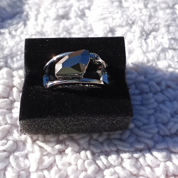 Sculpted Style Silver Ring - Picture 1 of 1